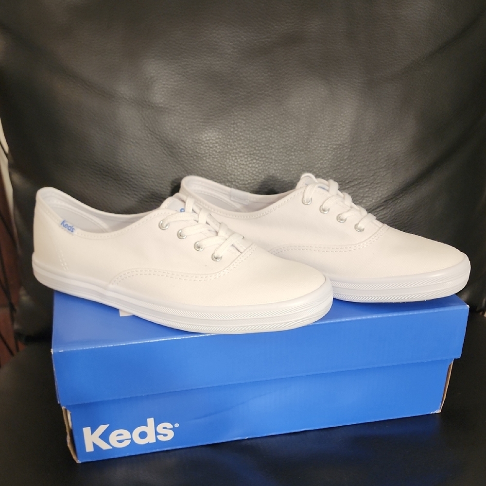 Keds  Classic White Sneakers KW- Champ2 Size 6.5 M  NIB